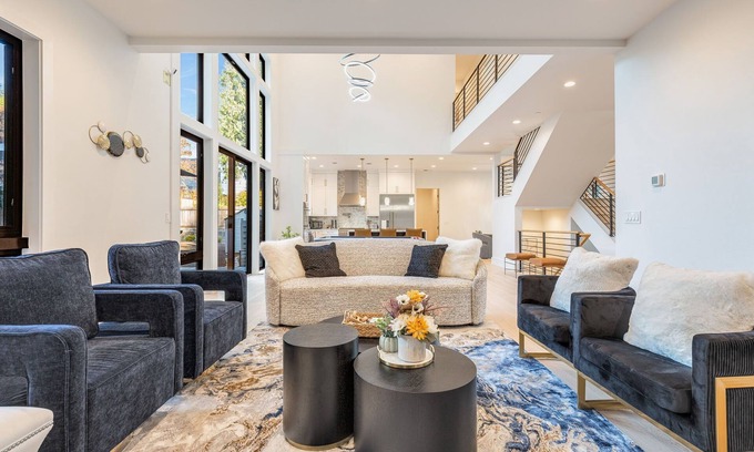 West Bellevue House | Perch - Bellevue Splendor: Prime Location 5BR Luxury & Comfort in Bellevue