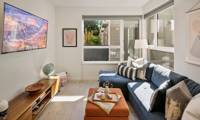 Broadway House | Perch - Urban Abode 18: Modern & Cozy Townhome; Heart of Capitol Hill