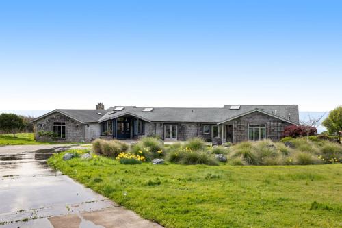 Mendocino House | Perched on the Bluff - Main Home & Studio Cottage