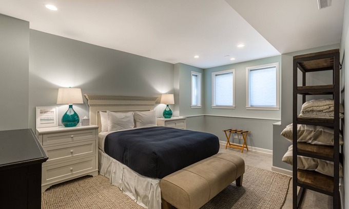 Sheffield Neighbors Apartment | Perfect 1BR in Lincoln Park - Steps to DePaul! by AllSet Turnover