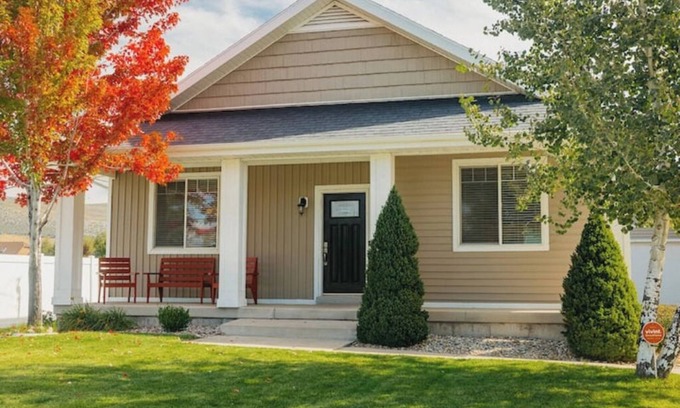 Heber House | Perfect Cottage. Sleeps 11, 5BD, 3BR, Media/Game Room, Large Yard, Fire Pit