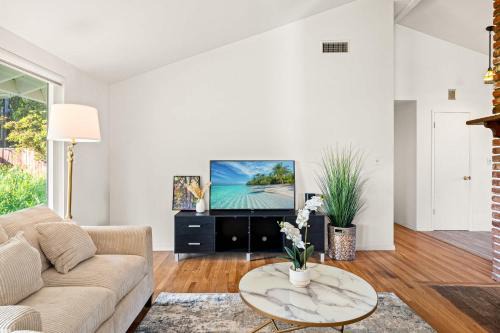 Duarte House | Perfect Family Home with Fireplace & Spacious Yard