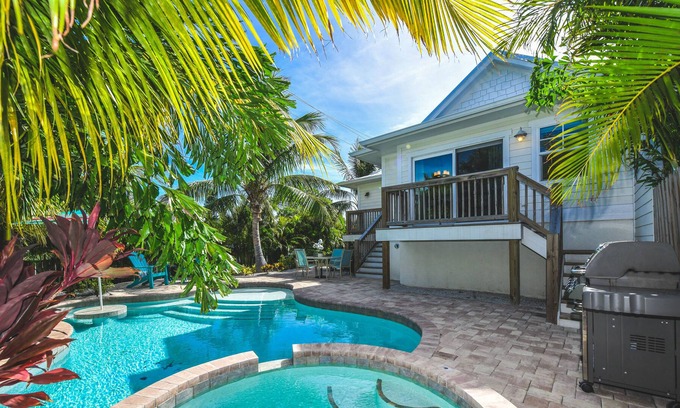 Holmes Beach House | Perfect Family Vacation Home with a private Pool! Close to the beach!