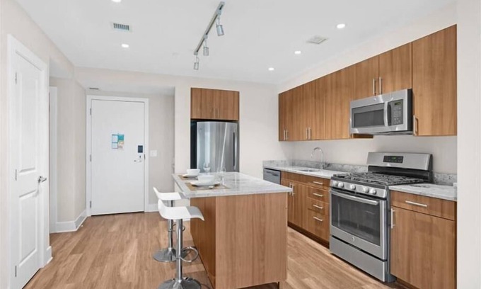 Reston Apartment | Perfect for Bleisure Travellers! Restons Hotspot nr Shops