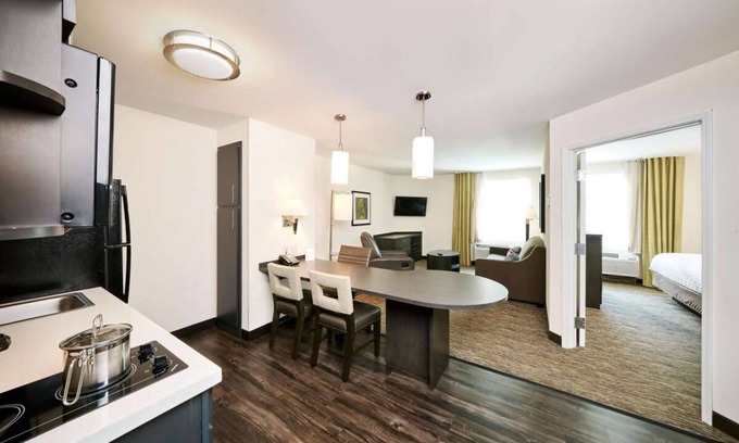 Plano Hotel | Perfect for Groups! 4 Spacious Units with Kitchens, Pets are Welcome!