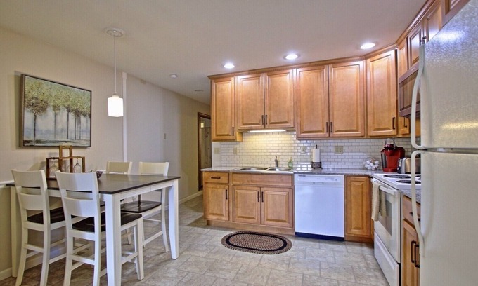 Hummelstown Apartment | ❤️ Perfect for traveling nurses! - Wifi, AC, 4-6 minute commute to Hershey Med