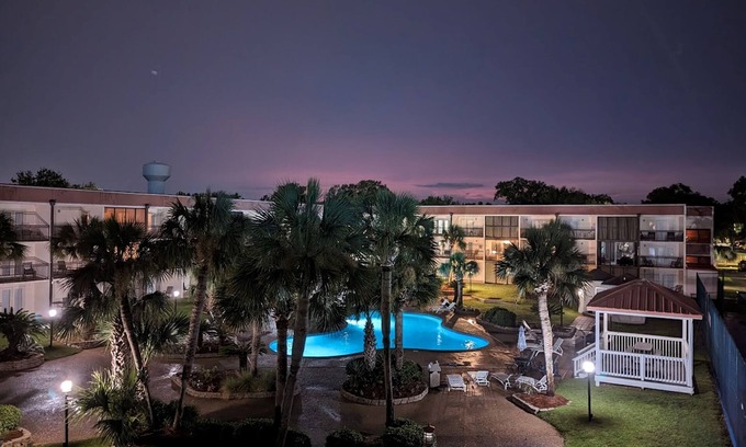 Biloxi Condo | "Perfect Getaway Before School Starts!-Biloxi Bliss"