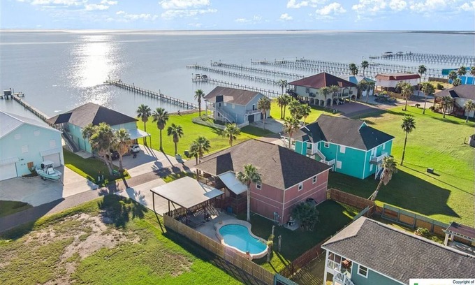 Port Mansfield House | Perfect getaway for all! Fish and hunt with all the comforts of home!