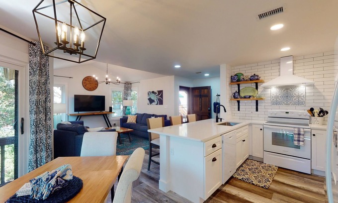 Demere Park Condo | Perfect Island, Perfect Vacation in our newly renovated Harbour Oaks, Unit #214.