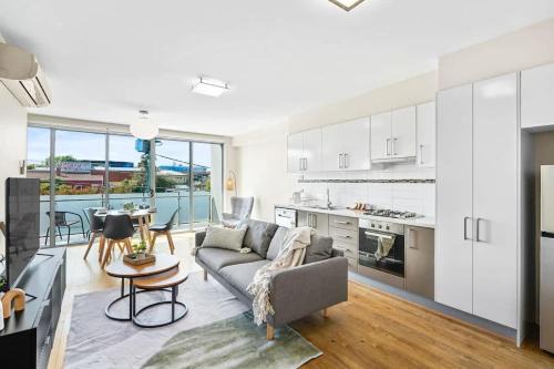 McKinnon House | Perfect Location Cozy Townhouse McKinnon Station