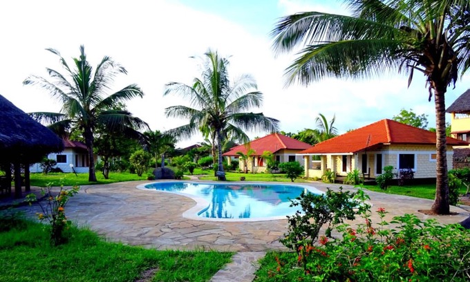 Diani Beach Cottage | Perfect pool view and beach relaxation at Diani.