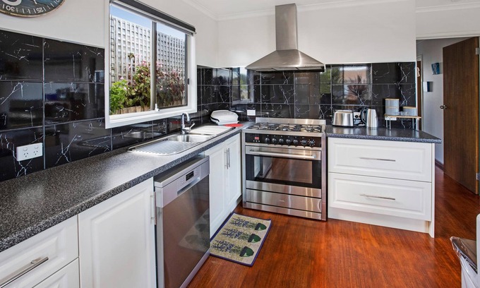 Lakes Entrance House | Perfectly equipped for your next family getaway