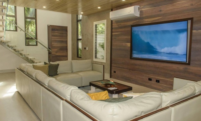 Nosara House | Perfectly located in Playa Guiones. Walk to the beach, shops, restaurants & yoga
