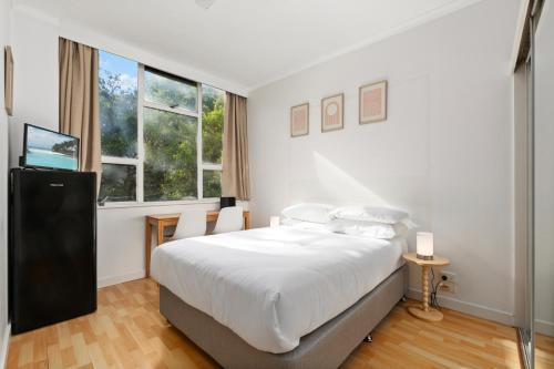 Darling Point Apartment | Perfectly Located Studio by Rushcutters Bay Park