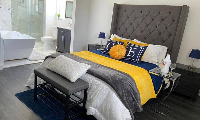Palm Beach - West Palm Beach House | Perfectly Relaxing Queen Suite/Freestanding Tub,