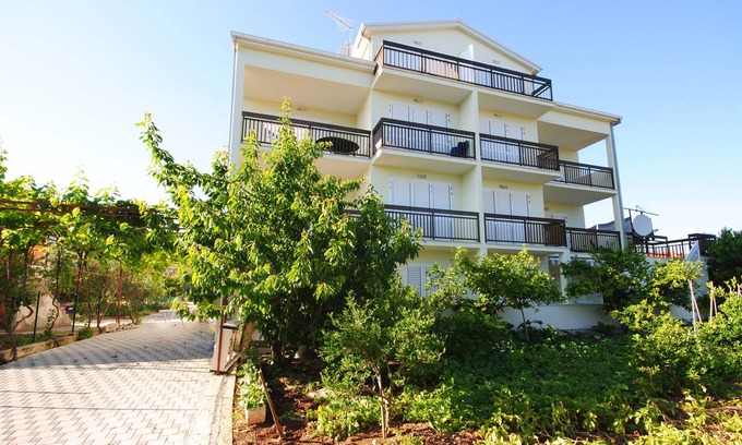 Kastel Stafilic Apartment | Perkovic Apartmani Zeljko is situated In Kastel Stafilic