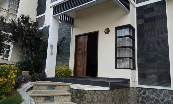 Ngaglik Hotel | Permata Villa 1