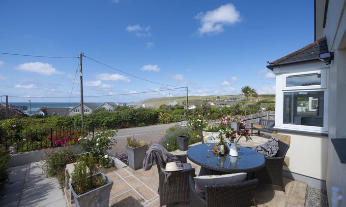 Perranporth House | Perranhaven - a house that sleeps 6 guests in 3 bedrooms