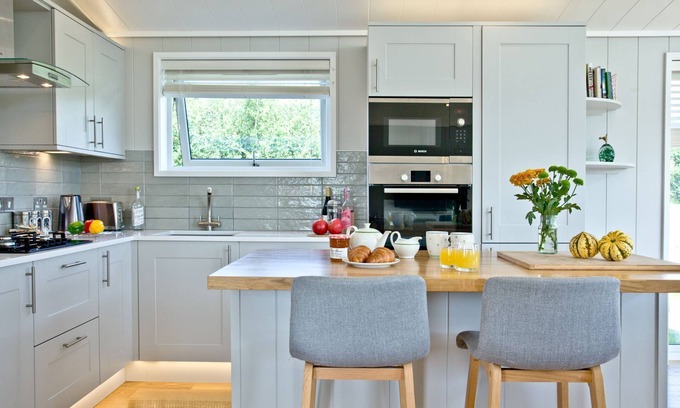Cheddar Cabin | Perry Lodge, Strawberryfield Park - a lodge that sleeps 4 guests in 2 bedrooms
