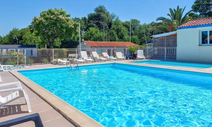Saint-Georges-de-Didonne House | Pet friendly (sta)caravan