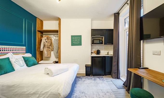 City Centre Apartment | Pet friendly studio with private patio