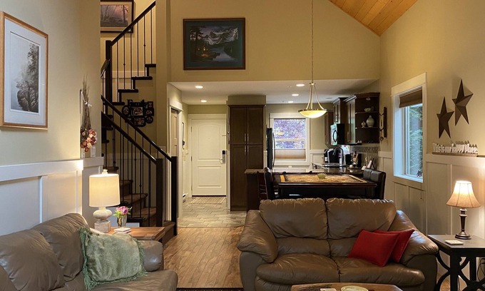Regional District of Nanaimo Cabin | Pet Friendly 2 bedroom plus loft, in Parksville's beautiful resort area