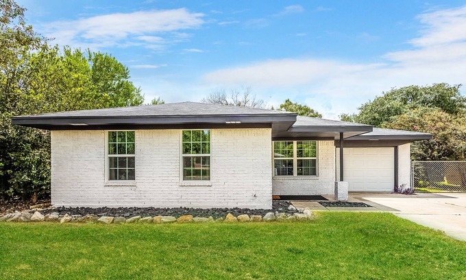 Cibolo House | Pet-friendly 3-bed, 1-bath vacation home in Cibolo. Walk to HEB, dining and bars
