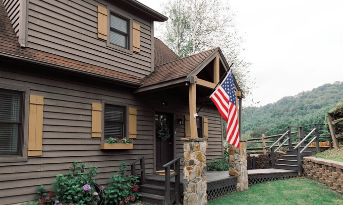 Sugar Grove House | Pet-Friendly 3BR Cabin w/Hot Tub, Mountain Views & Fireplace - Great Location!
