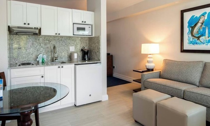 St. Pete Beach Hotel | Pet-friendly Accommodation Near the Beach! 2 Pools