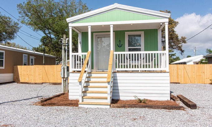 Navarre Cottage | Pet friendly, affordable vacation rentals