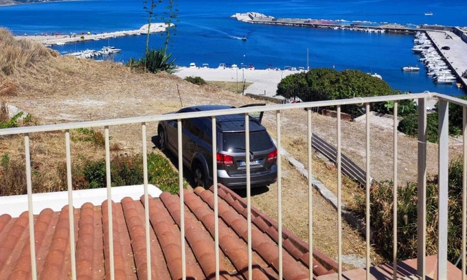 Porto Palo Apartment | Pet-Friendly Apartment 'Terrazza sul Mare' with Sea View and Garden