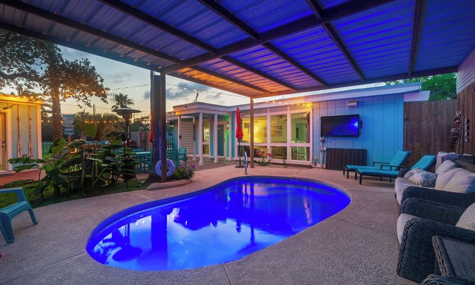 Fulton House | Pet-Friendly Beach Bungalow with Heated Pool & Outdoor Entertainment -Sleeps 10!