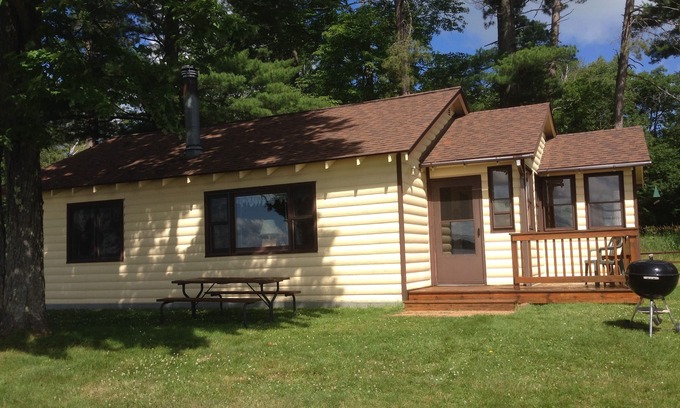 St Germain Cabin | Pet-Friendly Cabin On The Lake With Fireplace