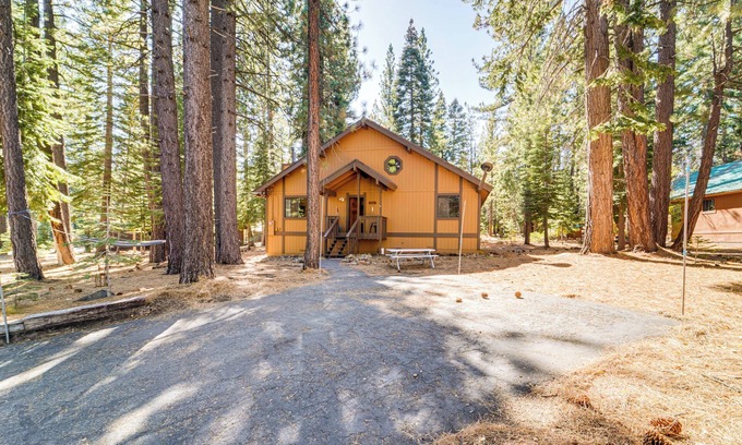 Truckee Cabin | Pet-Friendly Cabin w/Tahoe Donner Community Perks
