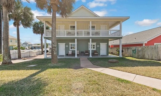 Port Aransas Condo | Pet Friendly, Close to the Beach, Golf Cart Access