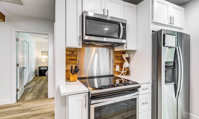 Venetian Way Cottage | Pet-friendly Cocoa Beach Home: Walk to Beach!