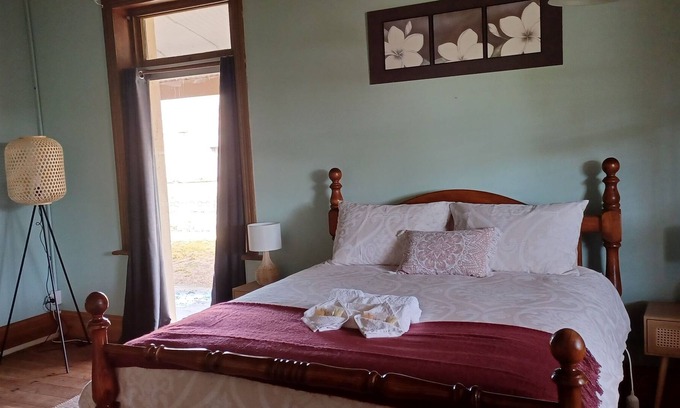 Moorowie Cottage | Pet friendly cottage less than 5 min to southern Yorkes amazing Flaherty beach
