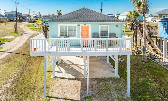 Surfside Beach Cottage | Pet Friendly - Cozy Home a Short Walk to the Beach