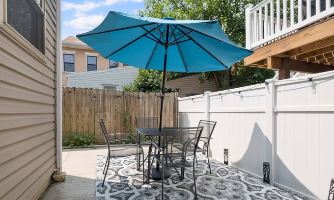 South Side Flats House | Pet Friendly Crash Pad off Carson