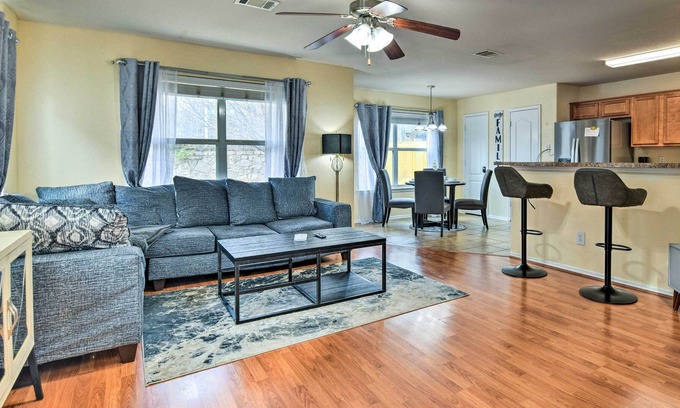 Dallas House | Pet-Friendly Dallas Home w/ Fenced Backyard!