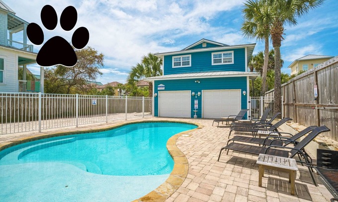 Miramar Beach Cottage | Pet Friendly Elevated Cottage-1 Block 2 Beach-Pool