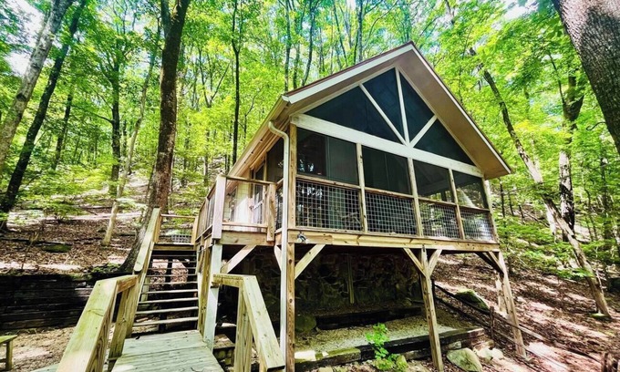 Helen Cabin | Pet Friendly, Firepit, Amazing Screened Porch