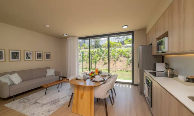 Santa Ana Apartment | Pet Friendly, garden and washing machine