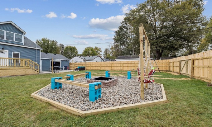 New Baltimore House | Pet Friendly/Gated Backyard/Game room/Hot Tub