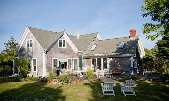 Chilmark House | Pet-Friendly Historic Chilmark House