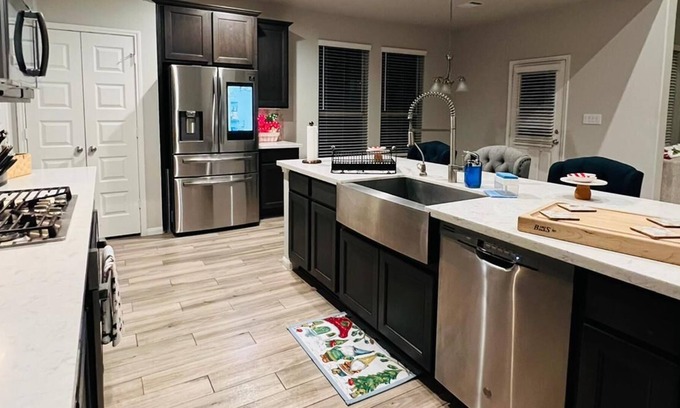 Katy House | Pet Friendly Luxury Home w/Office, Near Lake