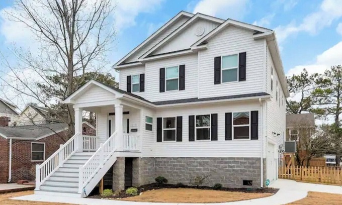 East Ocean View House | Pet Friendly; Newly Built; 1 Block to the Beach