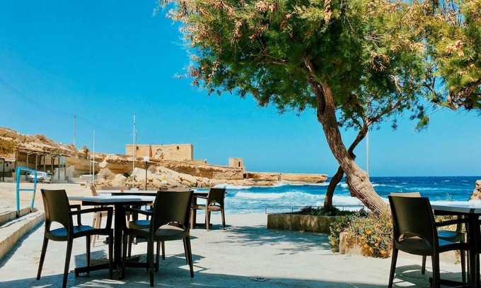 Birbuba Apartment | Pet Friendly Penthouse Rooftop Jacuzzi With Views