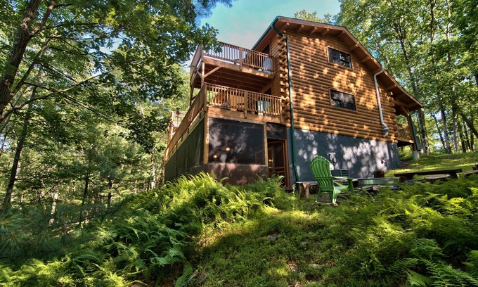 Swiftwater Cabin | Pet Friendly Private Log Cabin - Great Wolf, Kalahari, Camelback, Pocono Raceway