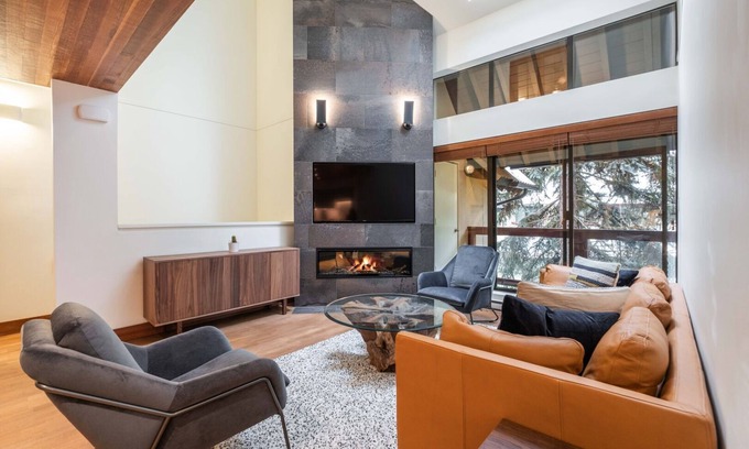 Blackcomb Condo | Pet friendly | Renovated | Free parking | Spacious